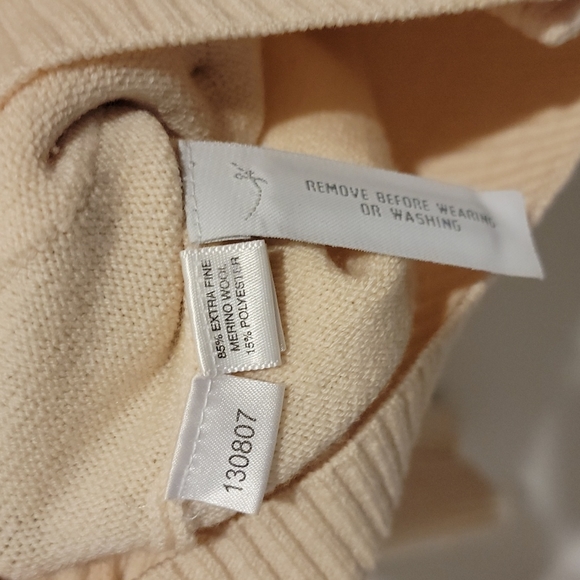 Like New Ann Taylor Cream Colored Cardigan Petite Medium - Picture 4 of 4